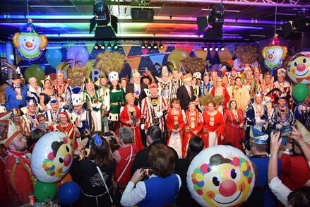 Der närrische Adel aus dem Kreis Düren: Über 60 Gesellschaften waren der Einladung von Landrat Wolfgang Spelthahn gefolgt.