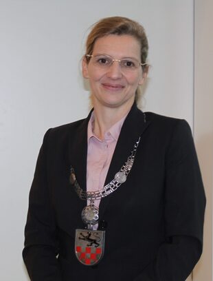 Bild zeigt Linnichs Bürgermeisterin Marion Schunck-Zenker.