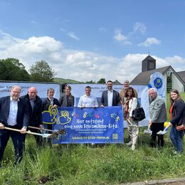 Vertreter beim Spatenstich